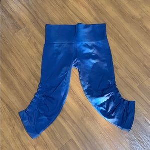 Lululemon in the flow crop